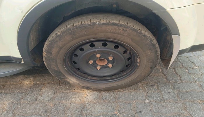 2016 Mahindra XUV500 W6, Diesel, Manual, 1,01,611 km, tyre