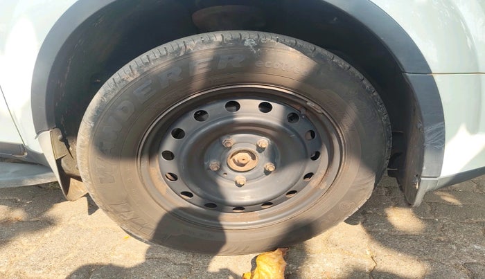 2016 Mahindra XUV500 W6, Diesel, Manual, 1,01,611 km, tyre