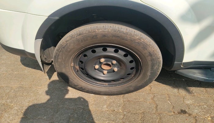 2016 Mahindra XUV500 W6, Diesel, Manual, 1,01,611 km, tyre