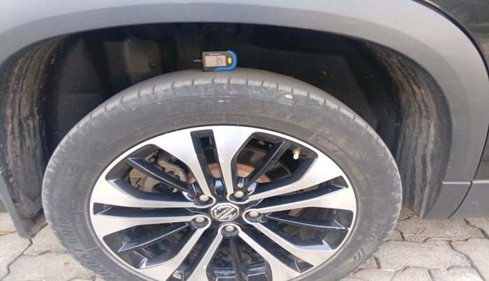 2021 MG HECTOR PLUS SHARP 1.5 PETROL TURBO CVT 6-STR, Petrol, Automatic, 60,776 km, tyre