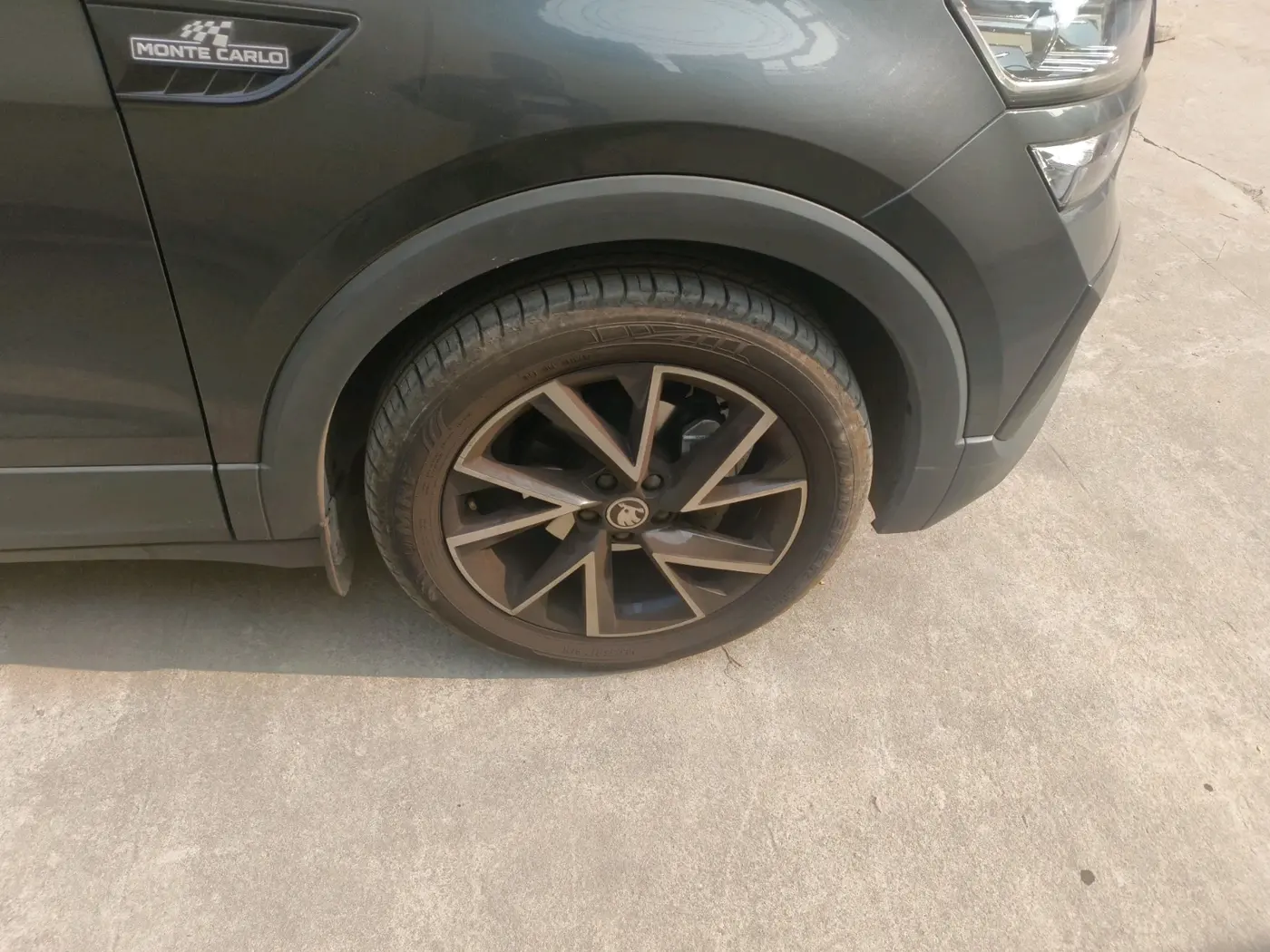 2025 Skoda KUSHAQ MONTE CARLO 1.0L TSI AT, Petrol, Automatic, 4,099 km, tyre