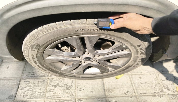 2020 KIA SELTOS HTX 1.5 PETROL, Petrol, Manual, 32,997 km, tyre