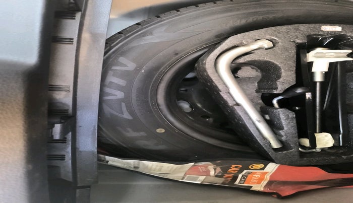 2018 Volkswagen Polo HIGHLINE PLUS 1.0 16 ALLOY, Petrol, Manual, 74,162 km, tyre