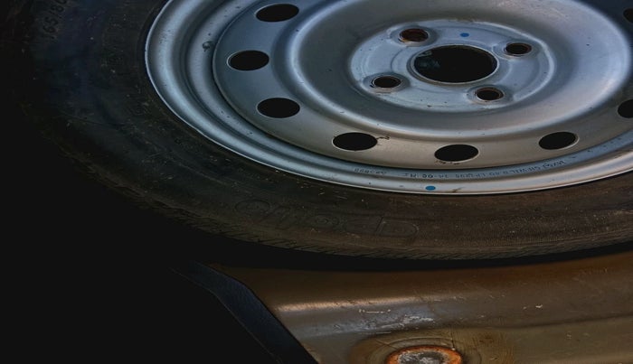 2015 Maruti Swift LXI, Petrol, Manual, 1,09,761 km, tyre