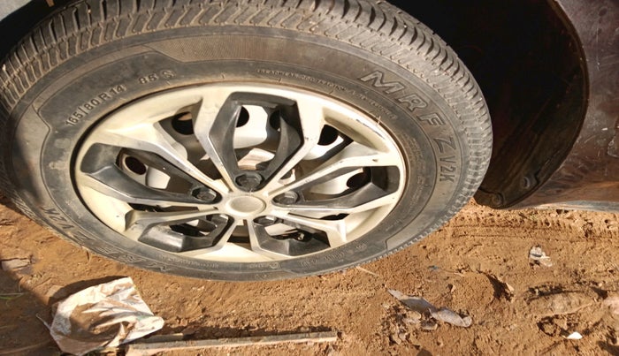 2015 Maruti Swift LXI, Petrol, Manual, 1,09,761 km, tyre