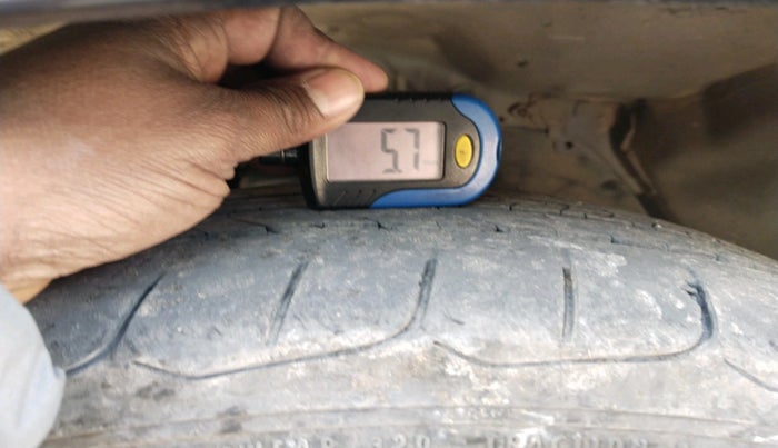 2016 Toyota Innova Crysta 2.8 ZX AT 7 STR, Diesel, Automatic, 2,41,633 km, tyre