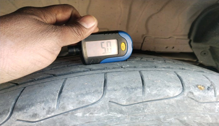 2016 Toyota Innova Crysta 2.8 ZX AT 7 STR, Diesel, Automatic, 2,41,633 km, tyre