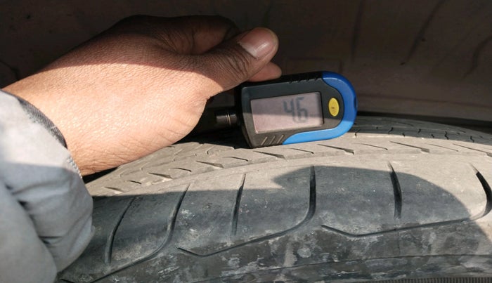 2016 Toyota Innova Crysta 2.8 ZX AT 7 STR, Diesel, Automatic, 2,41,633 km, tyre