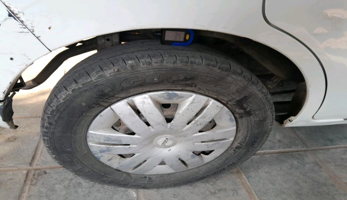 2017 Maruti Alto 800 LXI, Petrol, Manual, 1,20,093 km, tyre