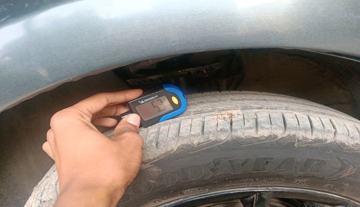 2015 Volkswagen Polo HIGHLINE1.2L, Petrol, Manual, 57,308 km, tyre