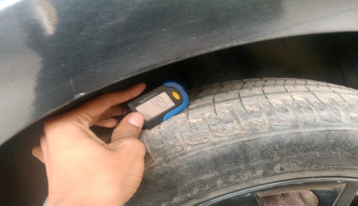 2015 Volkswagen Polo HIGHLINE1.2L, Petrol, Manual, 57,308 km, tyre