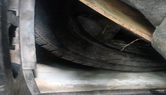 2015 Volkswagen Polo HIGHLINE1.2L, Petrol, Manual, 57,308 km, tyre