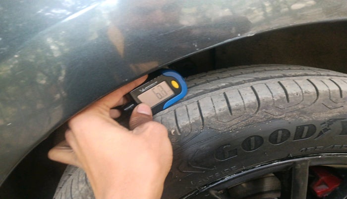 2015 Volkswagen Polo HIGHLINE1.2L, Petrol, Manual, 57,308 km, tyre