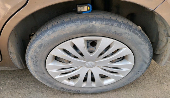 2015 Maruti Ertiga VXI, Petrol, Manual, 82,035 km, tyre