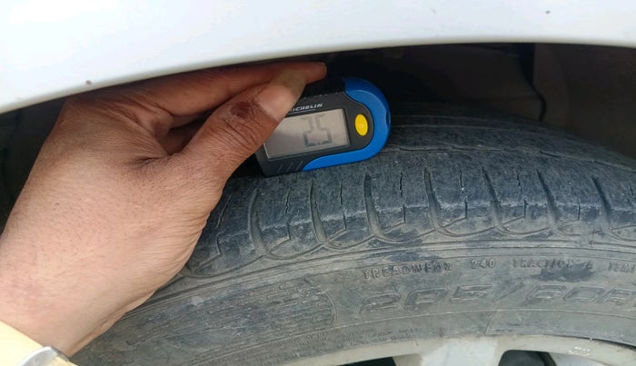 2011 Maruti SX4 ZXI, Petrol, Manual, 48,479 km, tyre