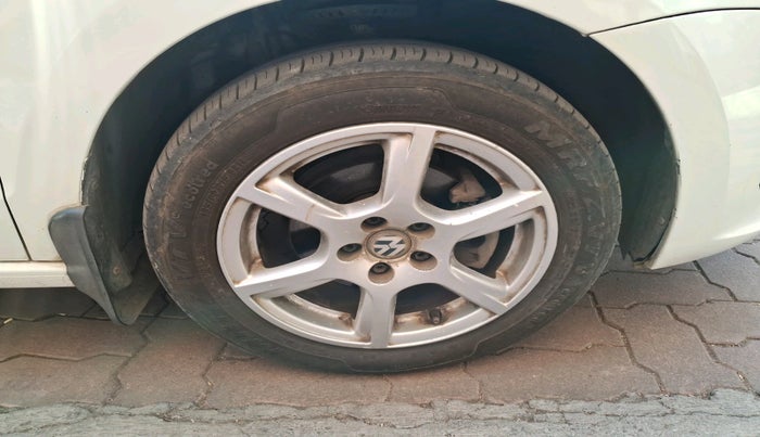 2013 Volkswagen Vento HIGHLINE 1.6 MPI, Petrol, Manual, 50,365 km, tyre