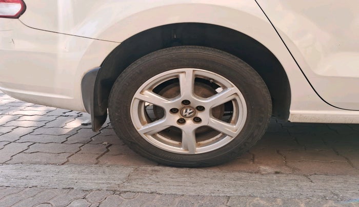 2013 Volkswagen Vento HIGHLINE 1.6 MPI, Petrol, Manual, 50,365 km, tyre