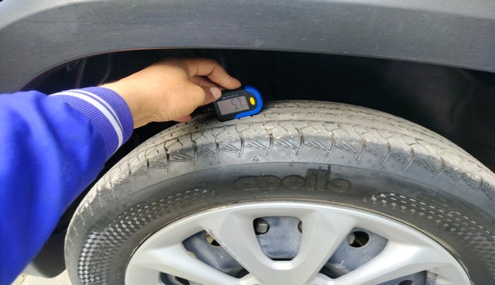 2023 Maruti Grand Vitara SIGMA SMART HYBRID, Petrol, Manual, 35,181 km, tyre