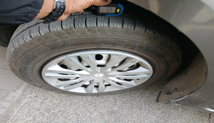 2017 Maruti Dzire LXI, Petrol, Manual, 74,165 km, tyre