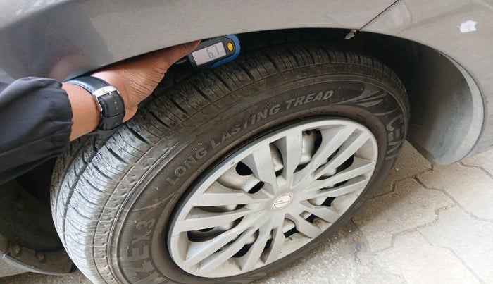 2017 Maruti Dzire LXI, Petrol, Manual, 74,165 km, tyre