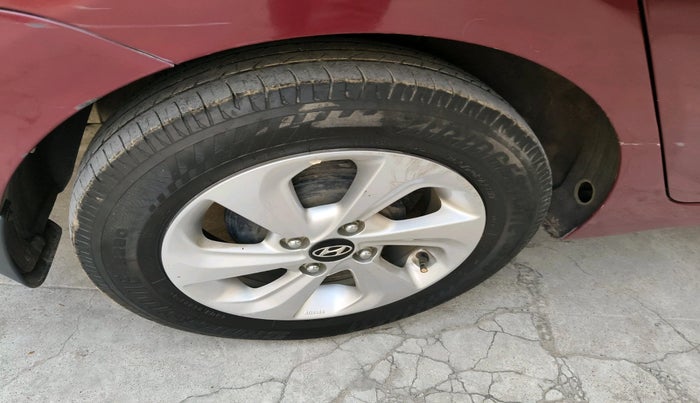 2017 Hyundai Xcent SX 1.2, Petrol, Manual, 91,588 km, tyre