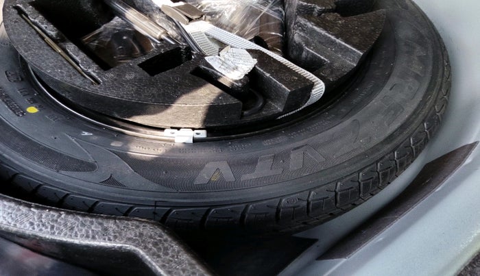 2017 Skoda Rapid AMBITION 1.6 MPI MT, Petrol, Manual, 43,732 km, tyre