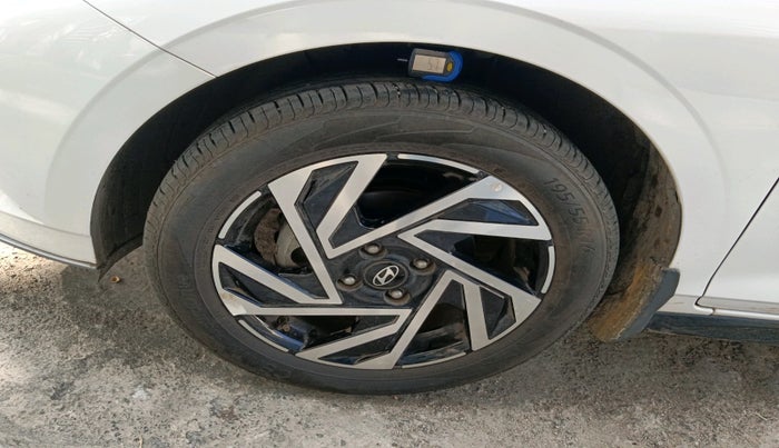 2025 Hyundai NEW I20 ASTA (O) 1.2 MT, Petrol, Manual, 24,935 km, tyre