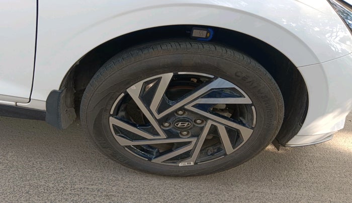 2025 Hyundai NEW I20 ASTA (O) 1.2 MT, Petrol, Manual, 24,935 km, tyre