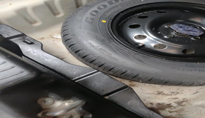 2021 Maruti Dzire VXI, Petrol, Manual, 36,290 km, tyre