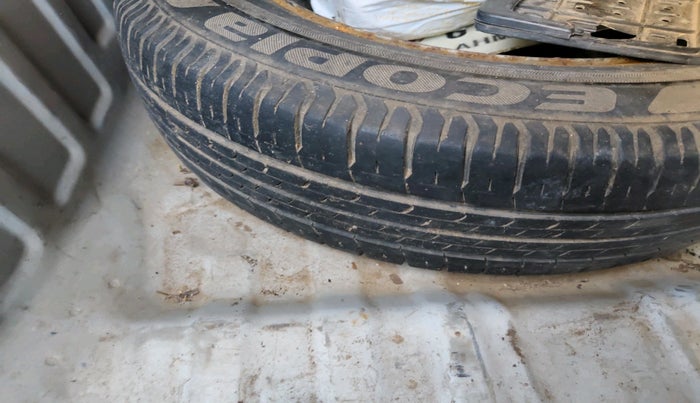 2013 Renault Scala RXE DIESEL, Diesel, Manual, 1,38,132 km, tyre