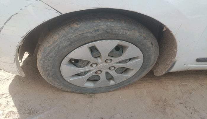 2015 Hyundai Xcent S 1.1 CRDI, Diesel, Manual, 1,74,677 km, tyre