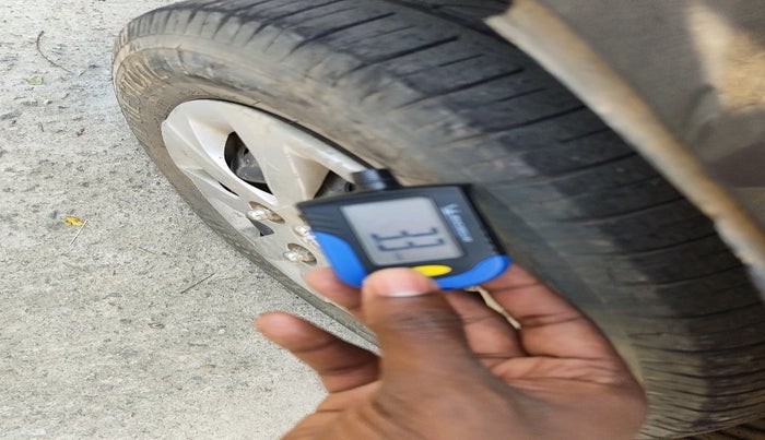 2014 Hyundai Eon MAGNA +, Petrol, Manual, 1,21,729 km, tyre