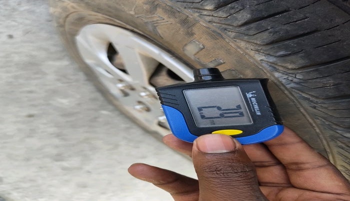 2014 Hyundai Eon MAGNA +, Petrol, Manual, 1,21,729 km, tyre