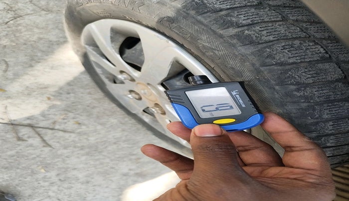 2014 Hyundai Eon MAGNA +, Petrol, Manual, 1,21,729 km, tyre