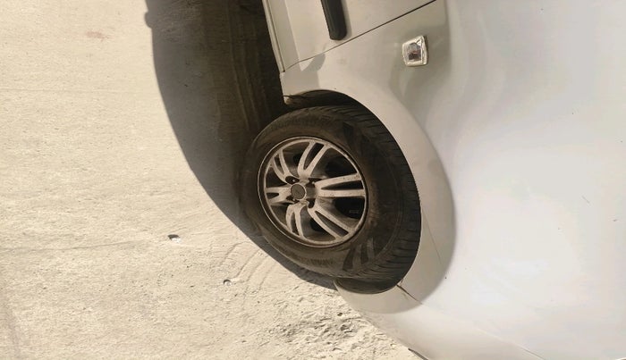 2014 Chevrolet Sail UVA 1.3 LT ABS, Diesel, Manual, 1,08,679 km, tyre