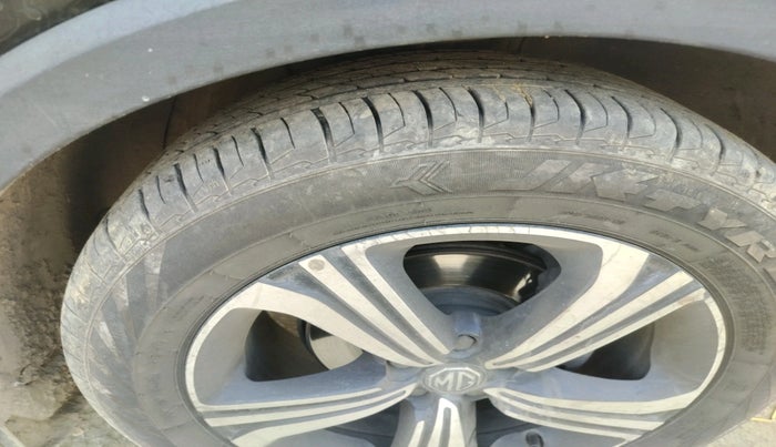 2022 MG ASTOR SHARP 1.5 MT, Petrol, Manual, 54,139 km, tyre