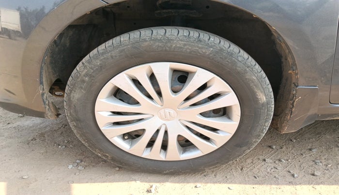 2014 Maruti Ertiga VXI CNG, Petrol, Manual, 1,62,250 km, tyre