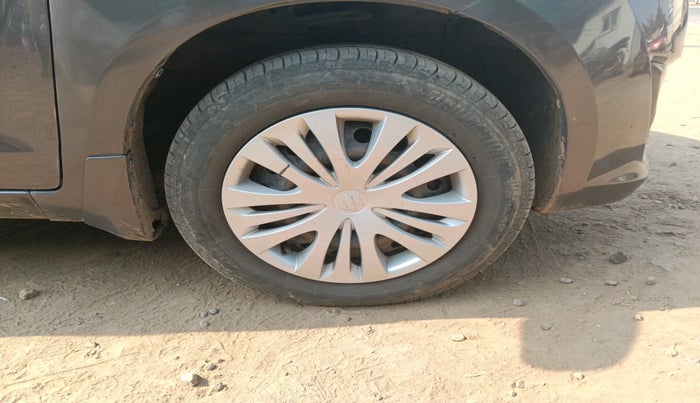 2014 Maruti Ertiga VXI CNG, Petrol, Manual, 1,62,250 km, tyre