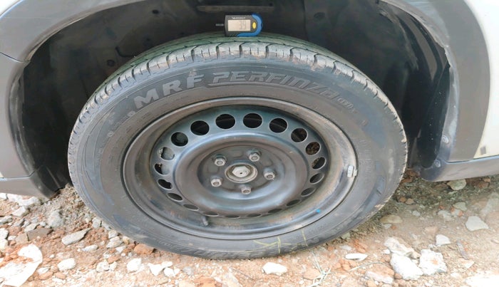 2017 Maruti Vitara Brezza VDI, Diesel, Manual, 1,41,458 km, tyre