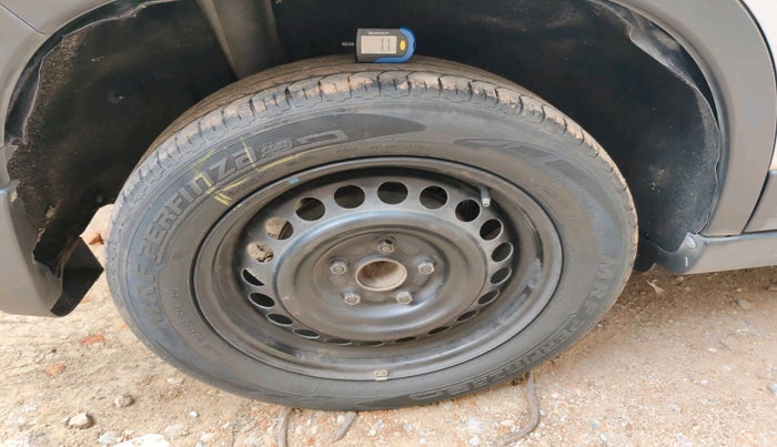 2017 Maruti Vitara Brezza VDI, Diesel, Manual, 1,41,458 km, tyre