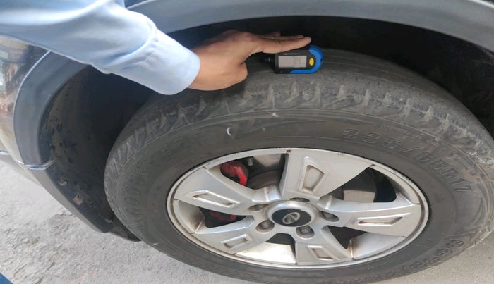 2012 Mahindra XUV500 W8, Diesel, Manual, 1,23,424 km, tyre