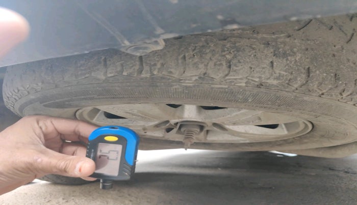 2012 Mahindra XUV500 W8, Diesel, Manual, 1,23,424 km, tyre