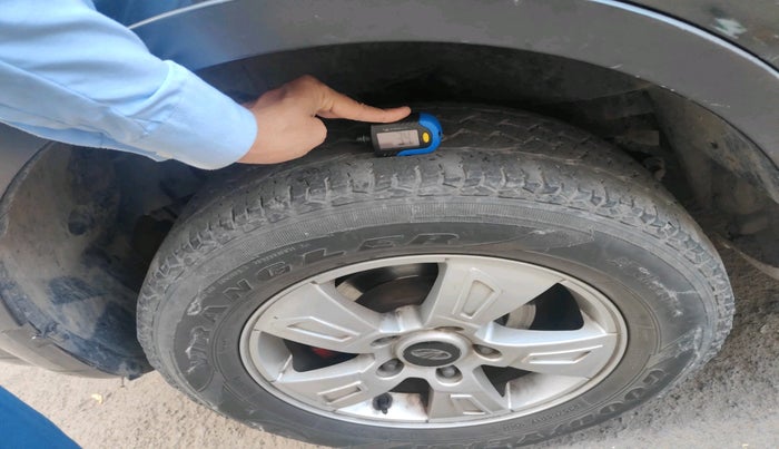 2012 Mahindra XUV500 W8, Diesel, Manual, 1,23,424 km, tyre