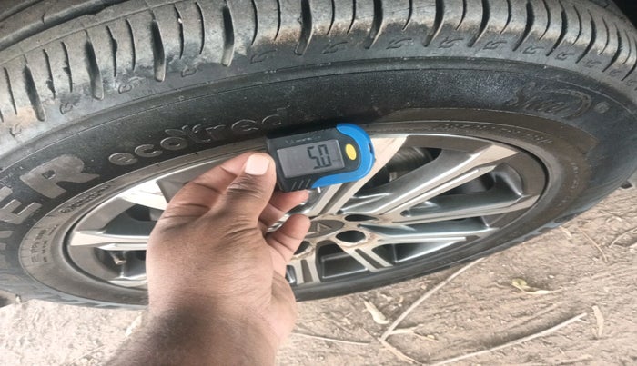 2022 Mahindra XUV700 AX 7 P AT 7 STR, Petrol, Automatic, 40,384 km, tyre