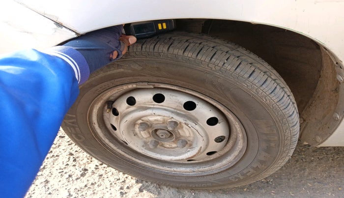 2011 Maruti Wagon R 1.0 LXI CNG, Petrol, Manual, 1,66,757 km, tyre