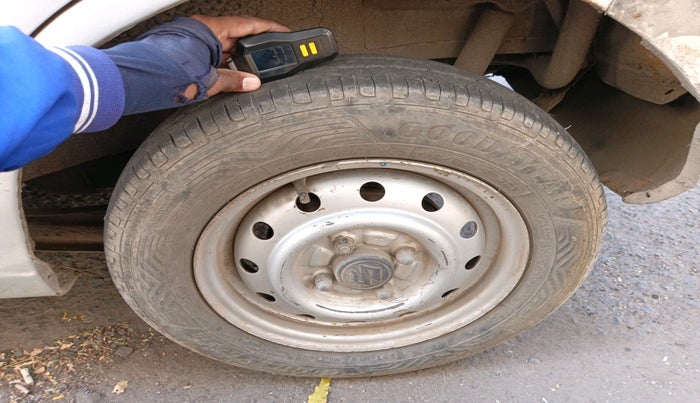 2011 Maruti Wagon R 1.0 LXI CNG, Petrol, Manual, 1,66,757 km, tyre