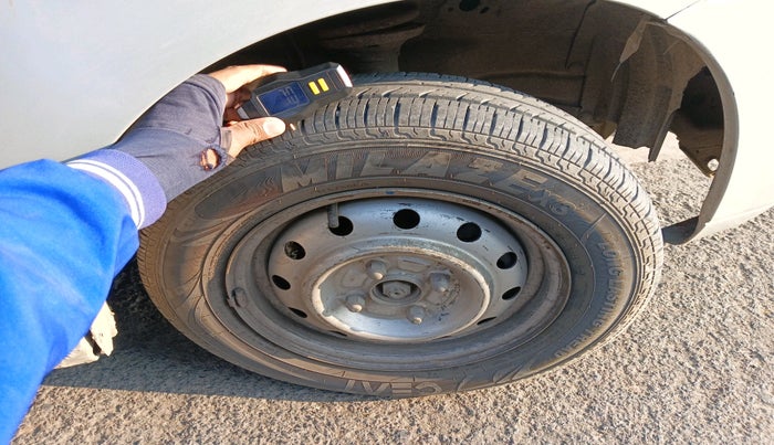 2011 Maruti Wagon R 1.0 LXI CNG, Petrol, Manual, 1,66,757 km, tyre