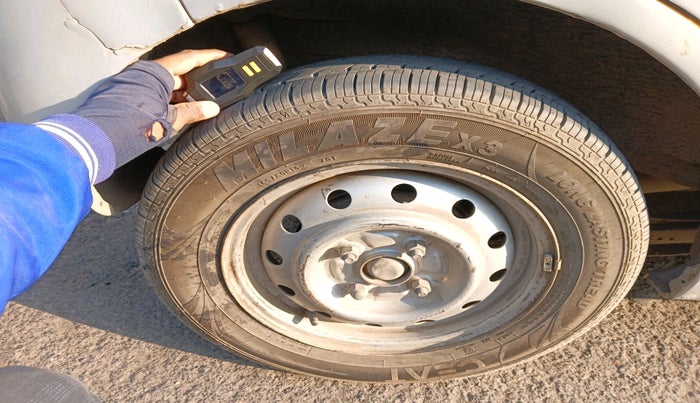 2011 Maruti Wagon R 1.0 LXI CNG, Petrol, Manual, 1,66,757 km, tyre