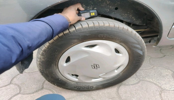 2014 Maruti Eeco 5 STR WITH A/C+HTR, Petrol, Manual, 1,80,824 km, tyre