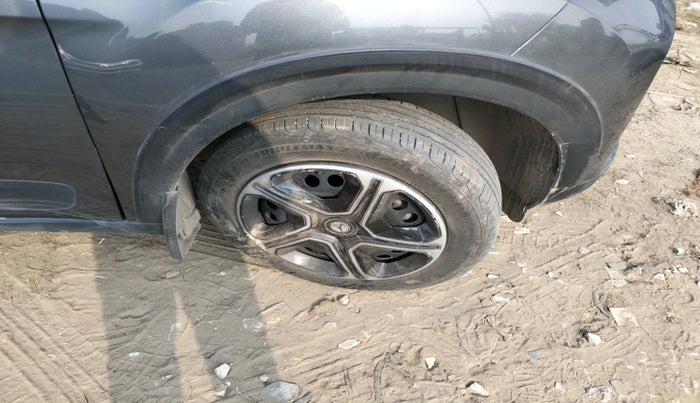 2024 Tata NEXON PURE 1.2 PETROL, Petrol, Manual, 28,076 km, tyre